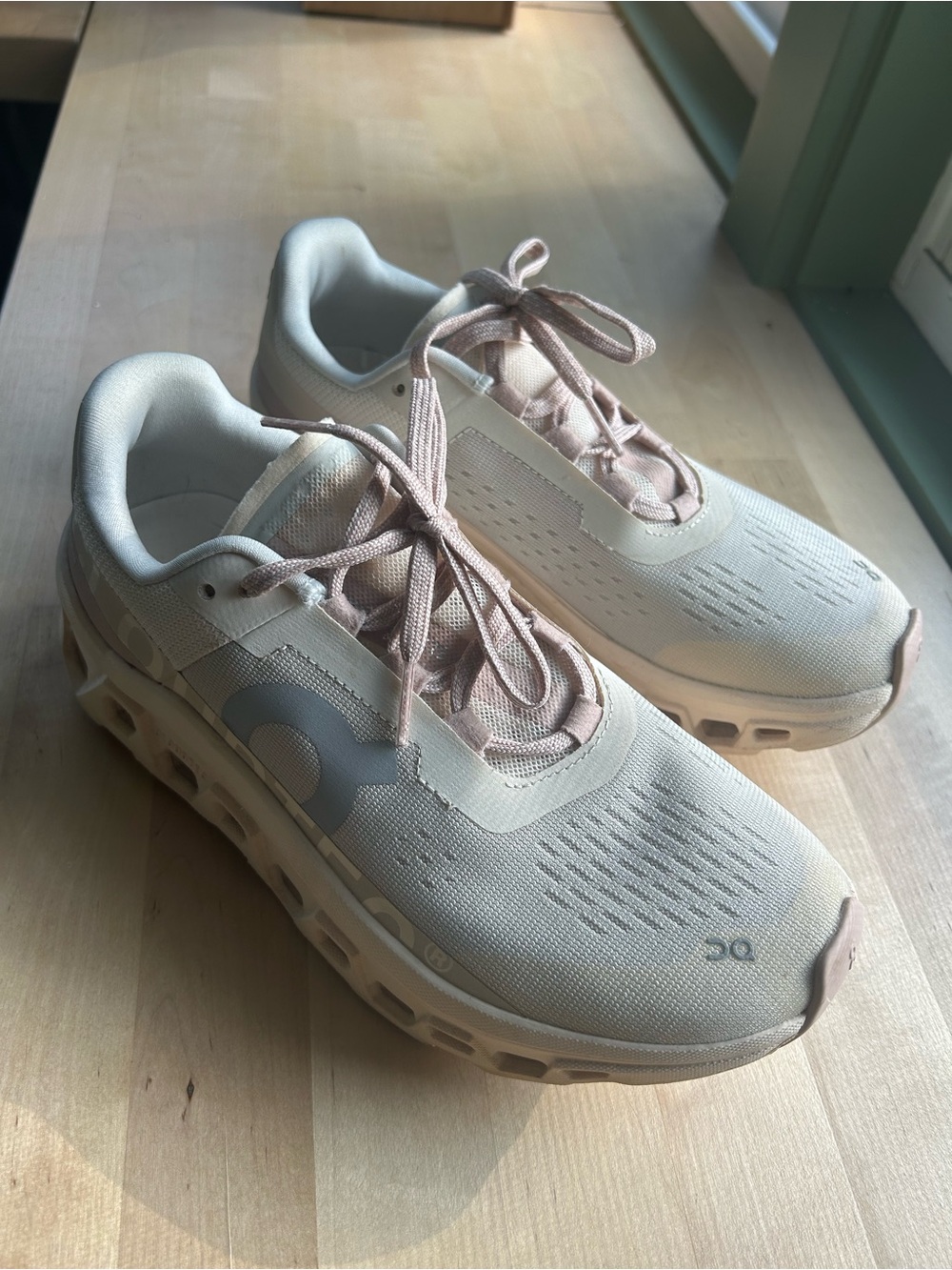 On Running sneakers- Cloudmonster in Fawn